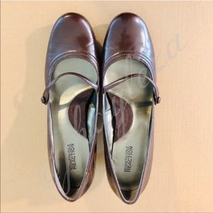 KENNETH COLE REACTION: Short Brown Heels